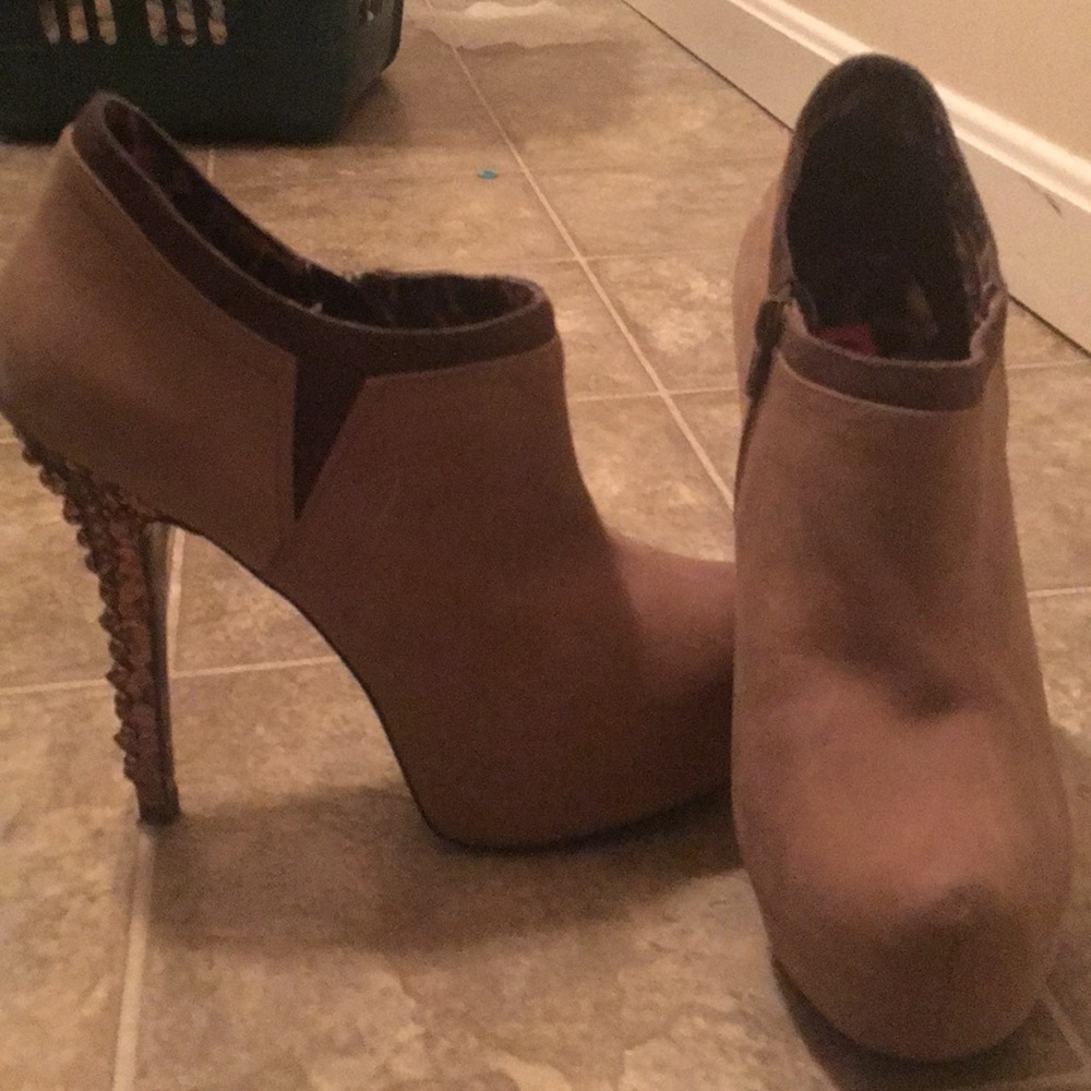 Betsy Johnson ankle boot